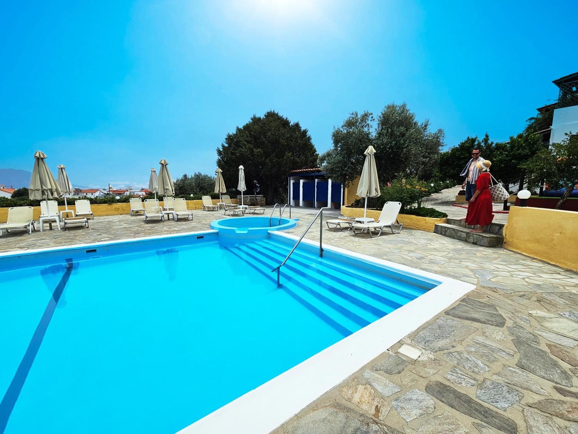 Sunflowers Apartments Marathókampos Dış mekan fotoğraf